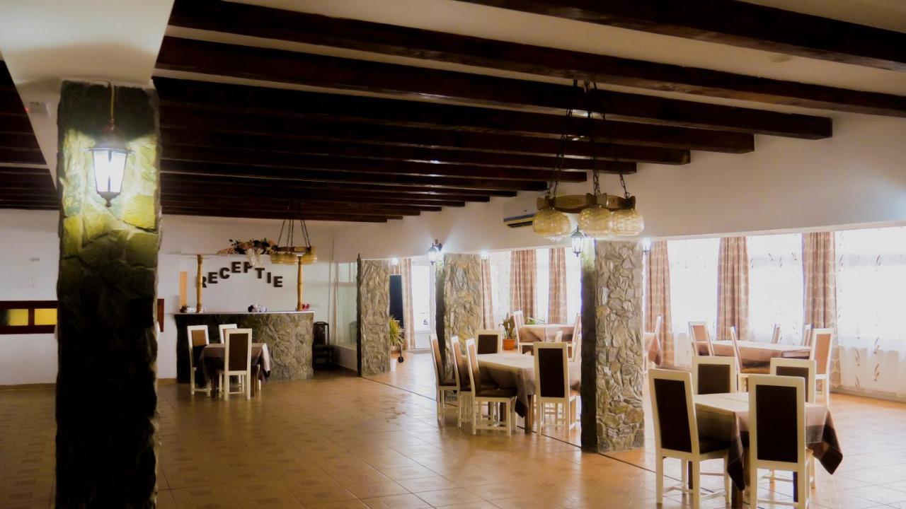 Pensiunea Danubio Moldova Noua Ngoại thất bức ảnh