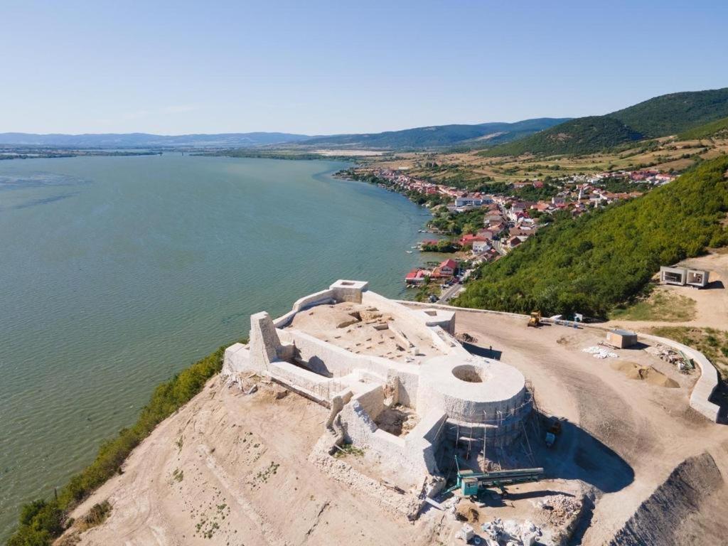 Pensiunea Danubio Moldova Noua Ngoại thất bức ảnh